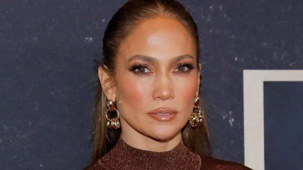 [L] Jennifer Lopez Spanish teacher sissifys you