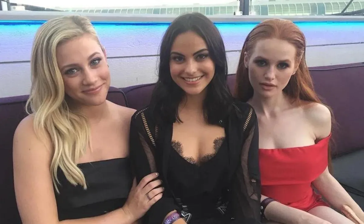 [L] Day 1 at Riverdale set. Madelaine Petsch JOI (gentle, edging, story)