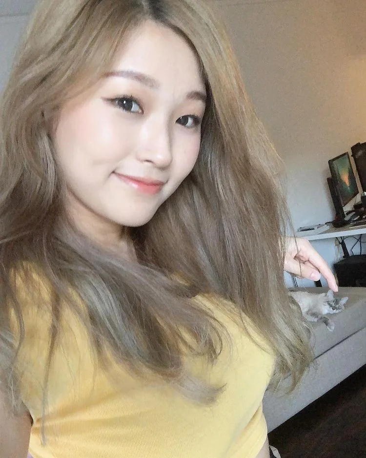 [XL] Hyoon wants to talk (Stamina, Edging, Denial, Extremely Light Femdom)